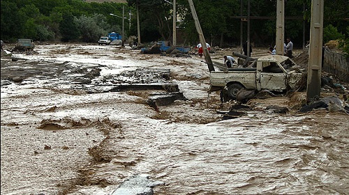 سیل در آزربایجان غربی، راه ارتباطی ۱۳ روستا را مسدود کرد