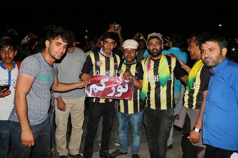 شادی هواداران تراختور بعد از غلبه تیم قشقایی بر پیروزی