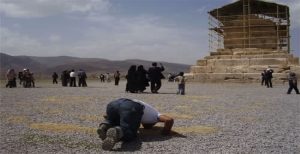 ناسیونالیستهای فارس و بنای پاسارگاد/ آیا بنای پاسارگاد می تواند مقبره کوروش باشد ؟! حسن...