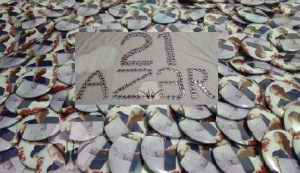 توزیع سنجاق سینه منقش به تصویر پیشه وری