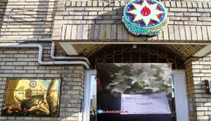 اهدای دسته گل یابود به کنسول گری جمهوری آزربایجان در سالگرد فاجعه نسل کشی خوجالی