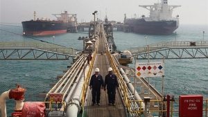 سقوط قیمت نفت سنگین ایران به زیر ۱۵ دلار