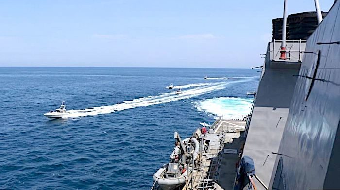 ترامپ: دستور داده‌ام هر قایق ایرانی که برای کشتی‌های ما ایجاد مزاحمت کرد نابود شود