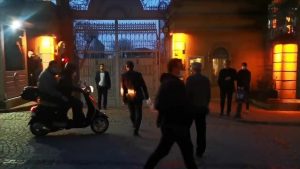 حمله یکی از کارکنان سرکنسولگری ایران در استانبول به خبرنگار شبکه تی‌آرتی – ویدئو