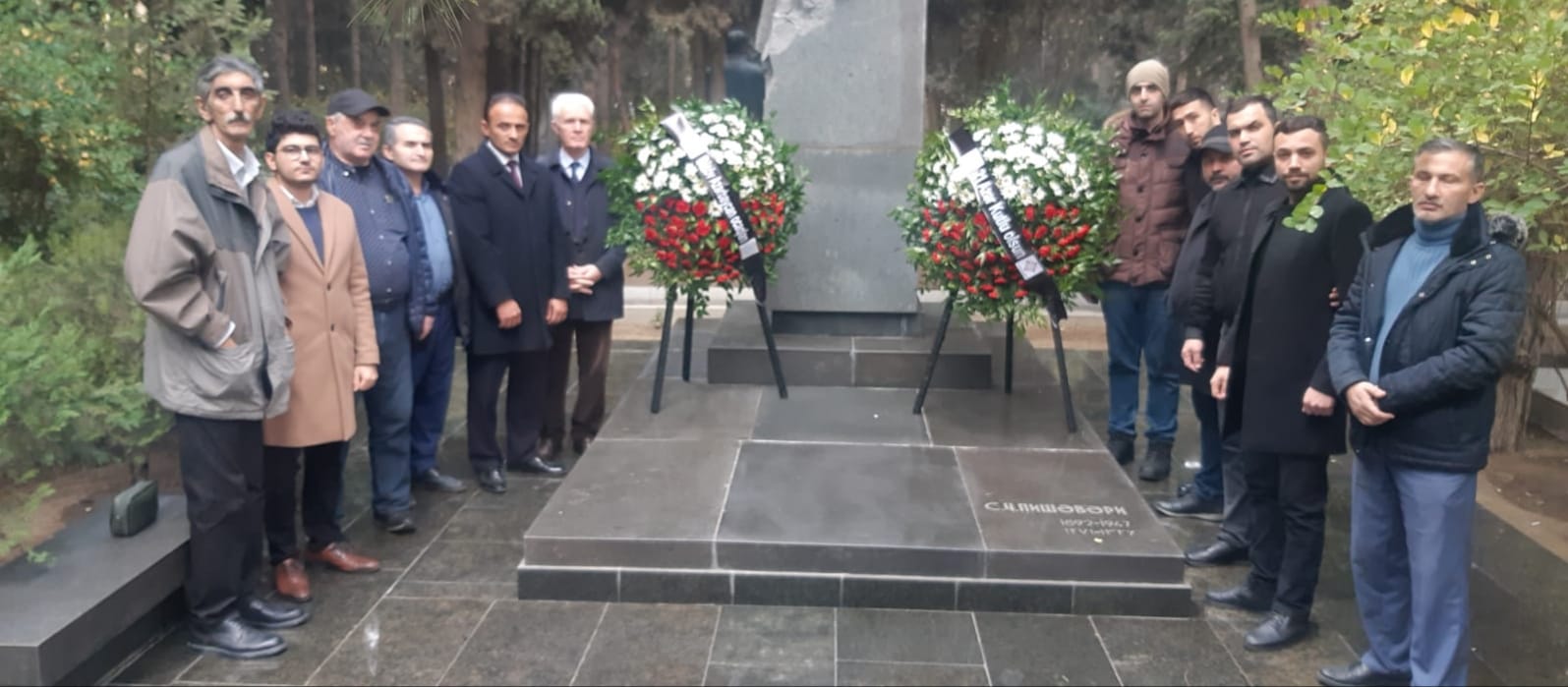 مراسم بزرگداشت سالروز ۲۱ آذر در قبرستان فخری باکو بر سر مزار شهید سید جعفر پیشه‌وری