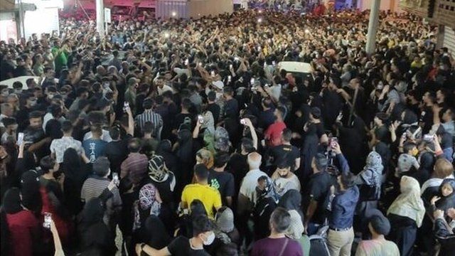 شعار «رضا شاه روحت‌ شاد» حکومتی است؛ سبب کنار کشیدن مردم عرب و خاموش شدن اعتراضات خوزستان شد!