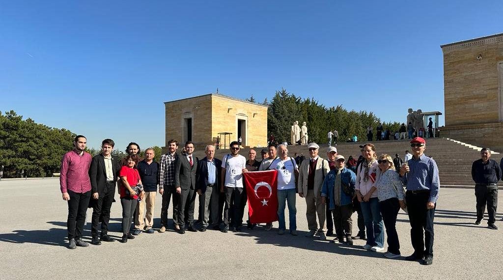 پایان تور دوچرخه‌سواری دانشجوی اهل آزربایجان‌جنوبی به مناسبت صدمین سالگرد تاسیس جمهوریت در ترکیه