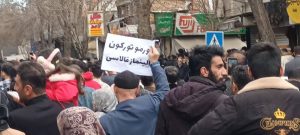 یامان گونلرده خالقی‌نین یانیندا دوران هر کس اونودولماییر …