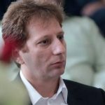 بابک زنجانی: مسئولان، به دلیل ترس از سقوط، طلاهایشان را از ایران خارج می‌کنند