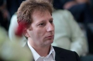 بابک زنجانی: مسئولان، به دلیل ترس از سقوط، طلاهایشان را از ایران خارج می‌کنند